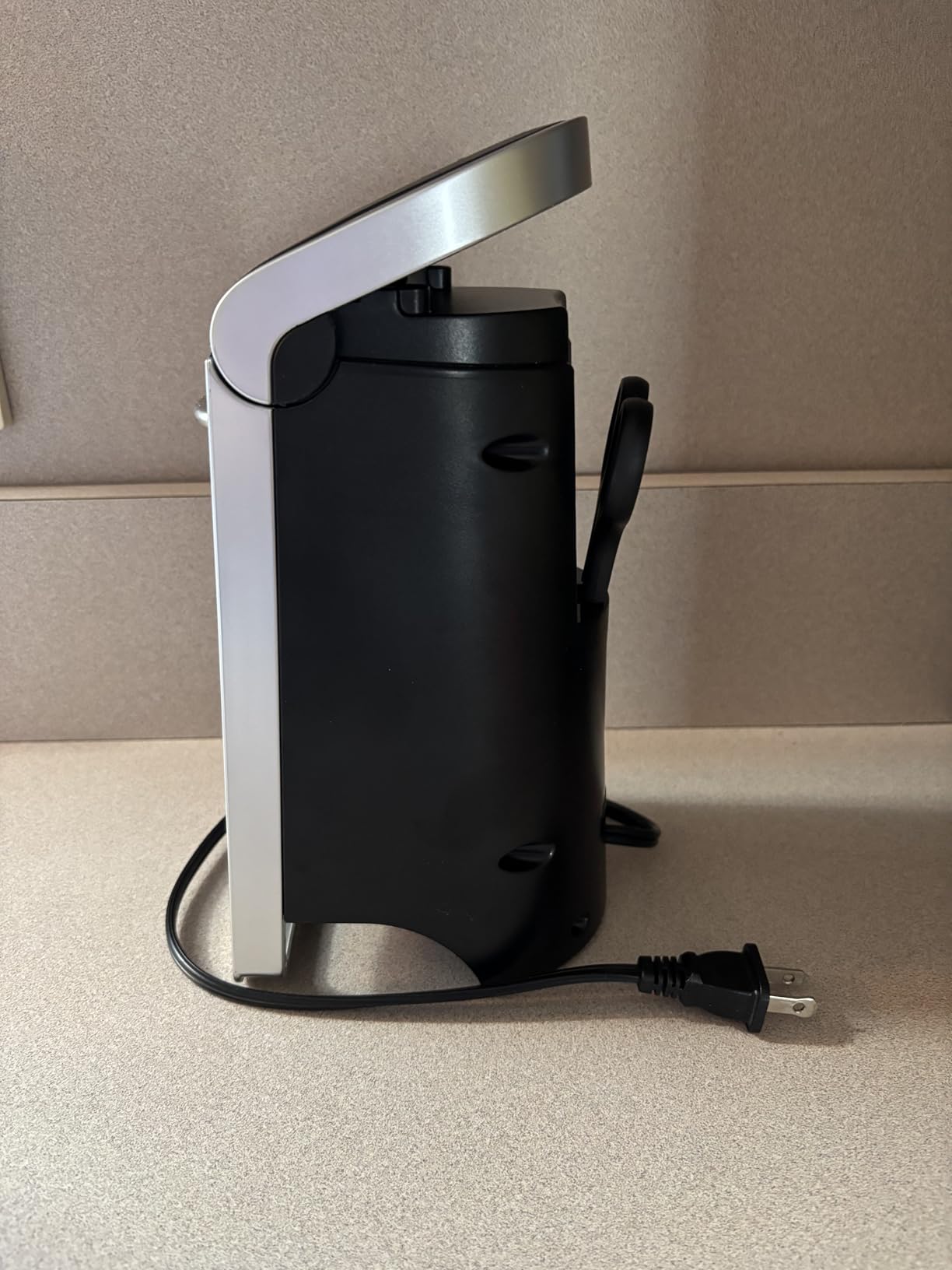 Hamilton Beach Smooth Edge Electric Automatic Can Opener for Kitchen with Easy Push Down Lever, Extra Tall, Includes Stainless Steel Scissors, Black and Chrome (76607) customer photo 1