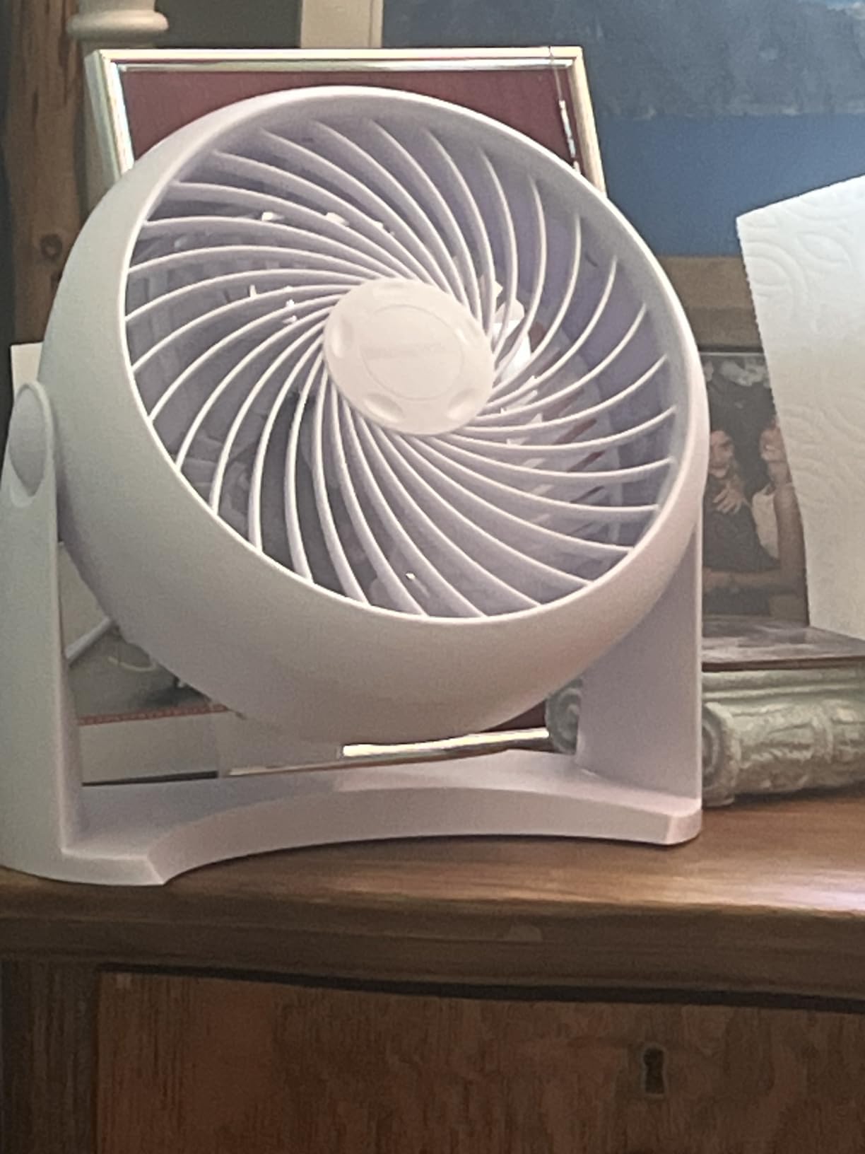 Honeywell TurboForce Air Circulator, Small Tabletop Fan, Quiet Personal Fan for Home or Office, 3 Speeds, 90 Degree Pivoting Head, Black, HT900 customer photo 1
