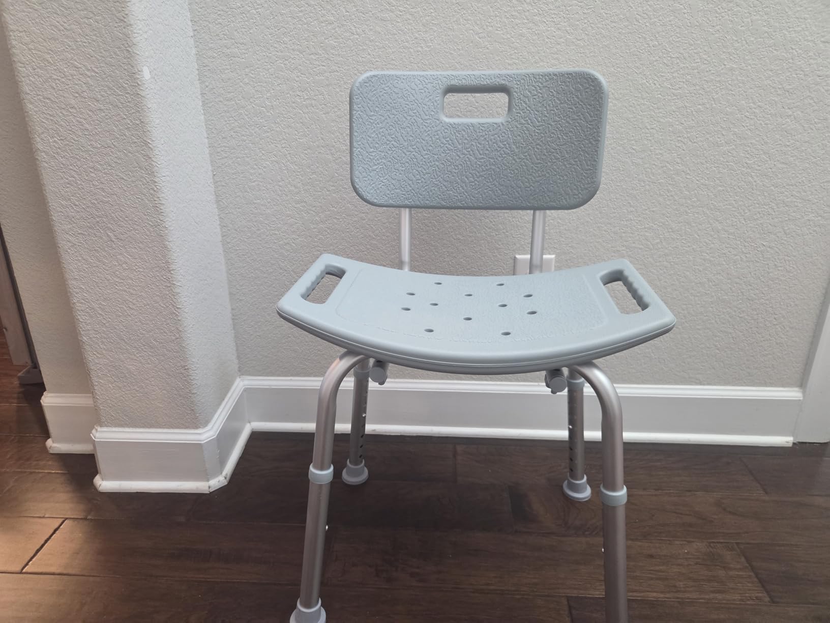 Drive Medical Shower Chair with Back - Adjustable Bathroom Bench - Suction Feet - Lightweight Durable Construction - Comfortable Contoured Seat - 350 Lb Capacity - Grey customer photo 1