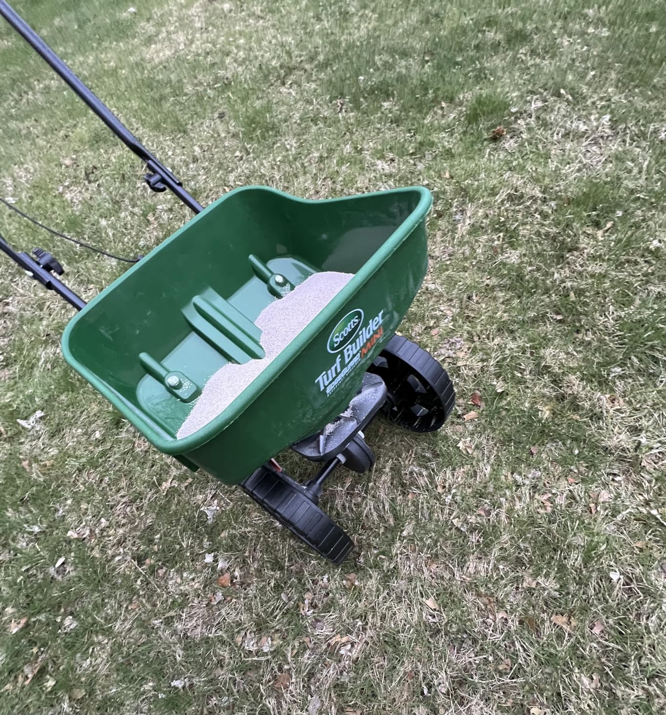Scotts Turf Builder EdgeGuard Mini Broadcast Spreader - Spreader for Lawn Fertilizer, Weed & Insect Control, Grass Seed, and Ice Melt, Holds Up to 15,000 sq. ft. of Product customer photo 2