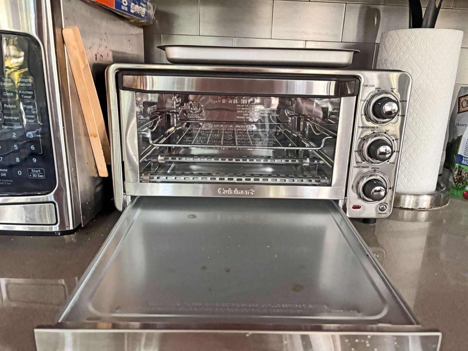 Cuisinart Custom Classic Toaster Oven Broiler, 1800 Watt Countertop Toaster Oven to Bake, Broil, and Toast, TOB-40N, Brushed Stainless Steel/Black customer photo 2