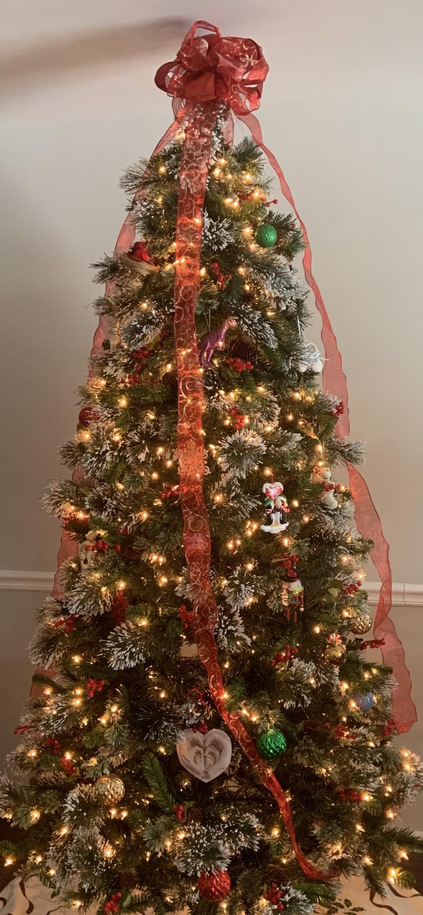National Tree Company 7.5 ft Pre-Lit Flocked Wintry Pine Medium Artificial Christmas Tree, Pinecones, Red Berries, 650 Clear Lights, 831 Tips, Includes Stand, Green customer photo 1