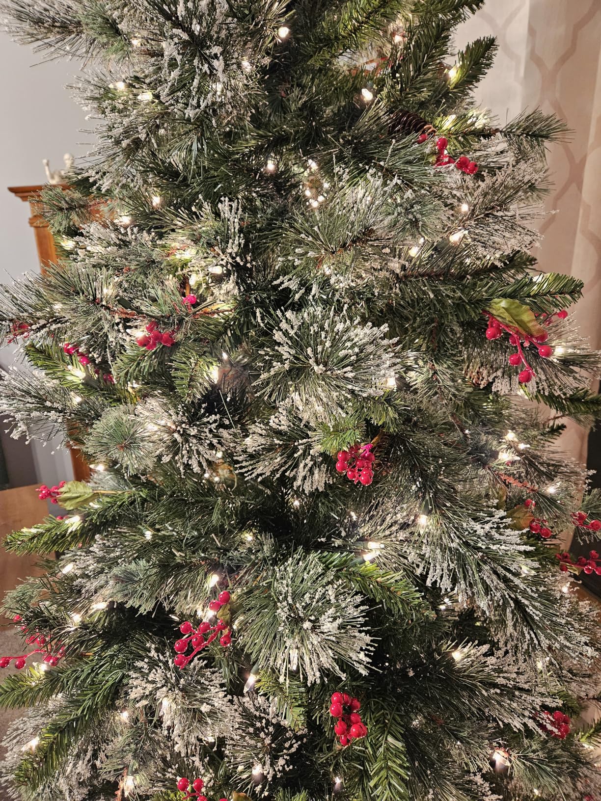 National Tree Company 7.5 ft Pre-Lit Flocked Wintry Pine Medium Artificial Christmas Tree, Pinecones, Red Berries, 650 Clear Lights, 831 Tips, Includes Stand, Green customer photo 2
