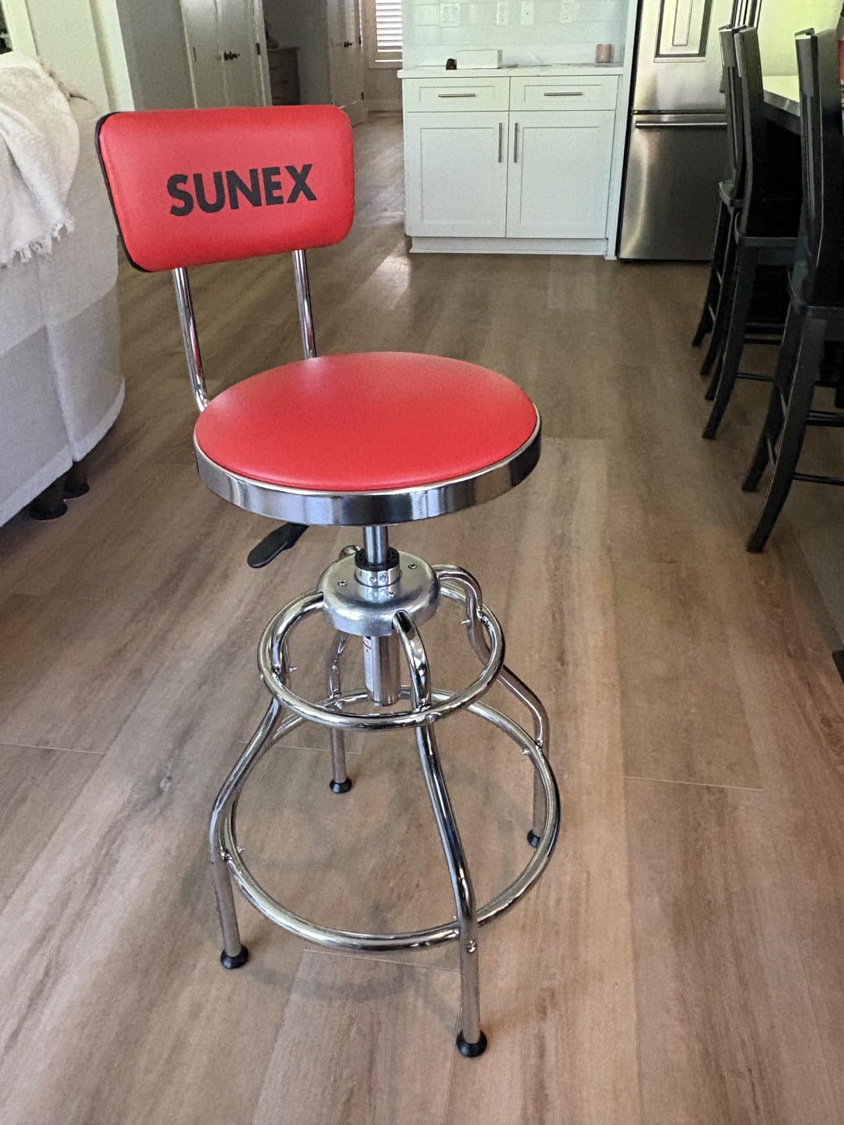 SUNEX TOOLS 8516 Hydraulic Shop Stool, High-Polished Chrome Finish, Hydraulic Seat Adjustment, Vinyl Padded Adjustable Seat and Backrest, 250-Pound Capacity customer photo 1