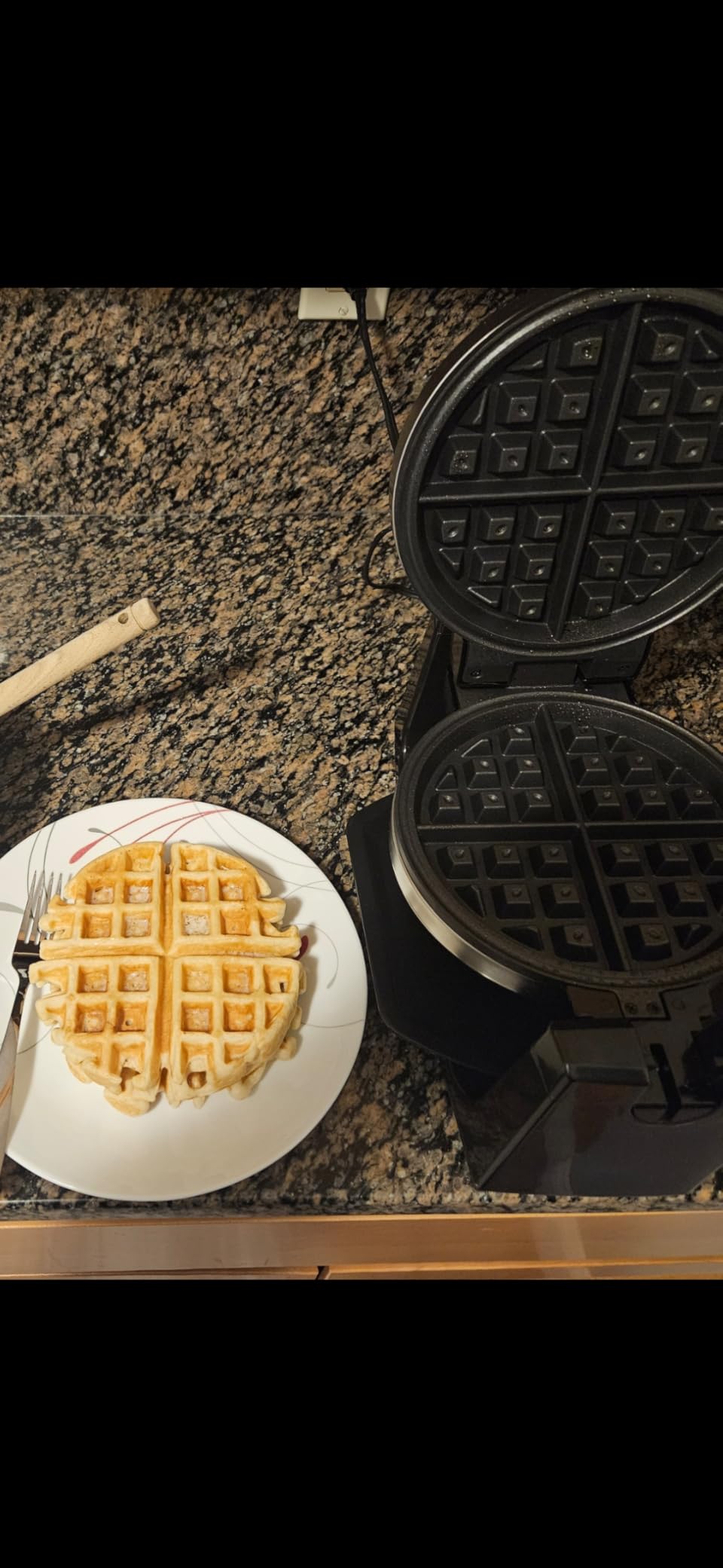 bella Classic Rotating Belgian Waffle Maker with Nonstick Plates, Removable Drip Tray, Adjustable Browning Control and Cool Touch Handles, Stainless Steel customer photo 1