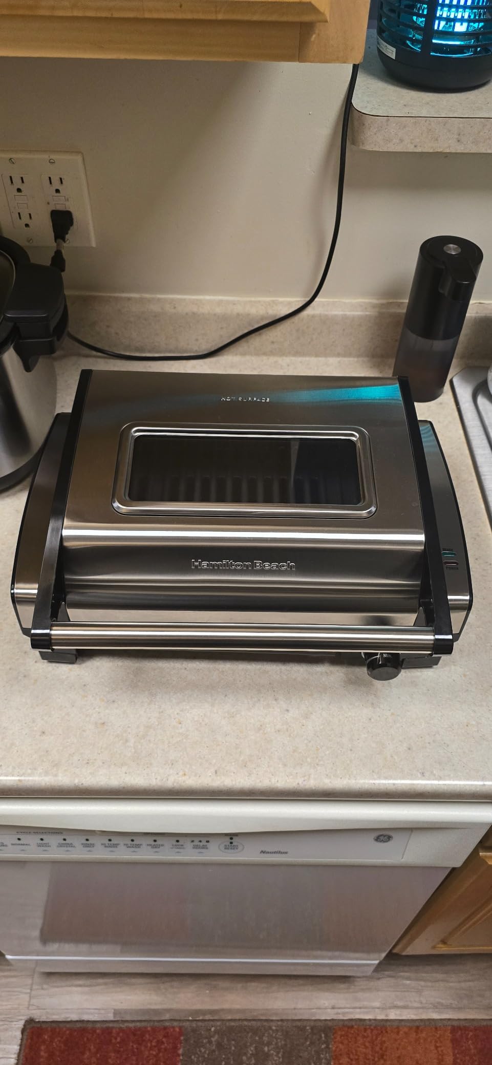 Hamilton Beach Electric Indoor Searing Grill with Adjustable Temperature Control to 450F, 118 sq. in. Surface Serves 6, PFAS-Free Removable Nonstick Grate, Stainless Steel (25360) customer photo 2
