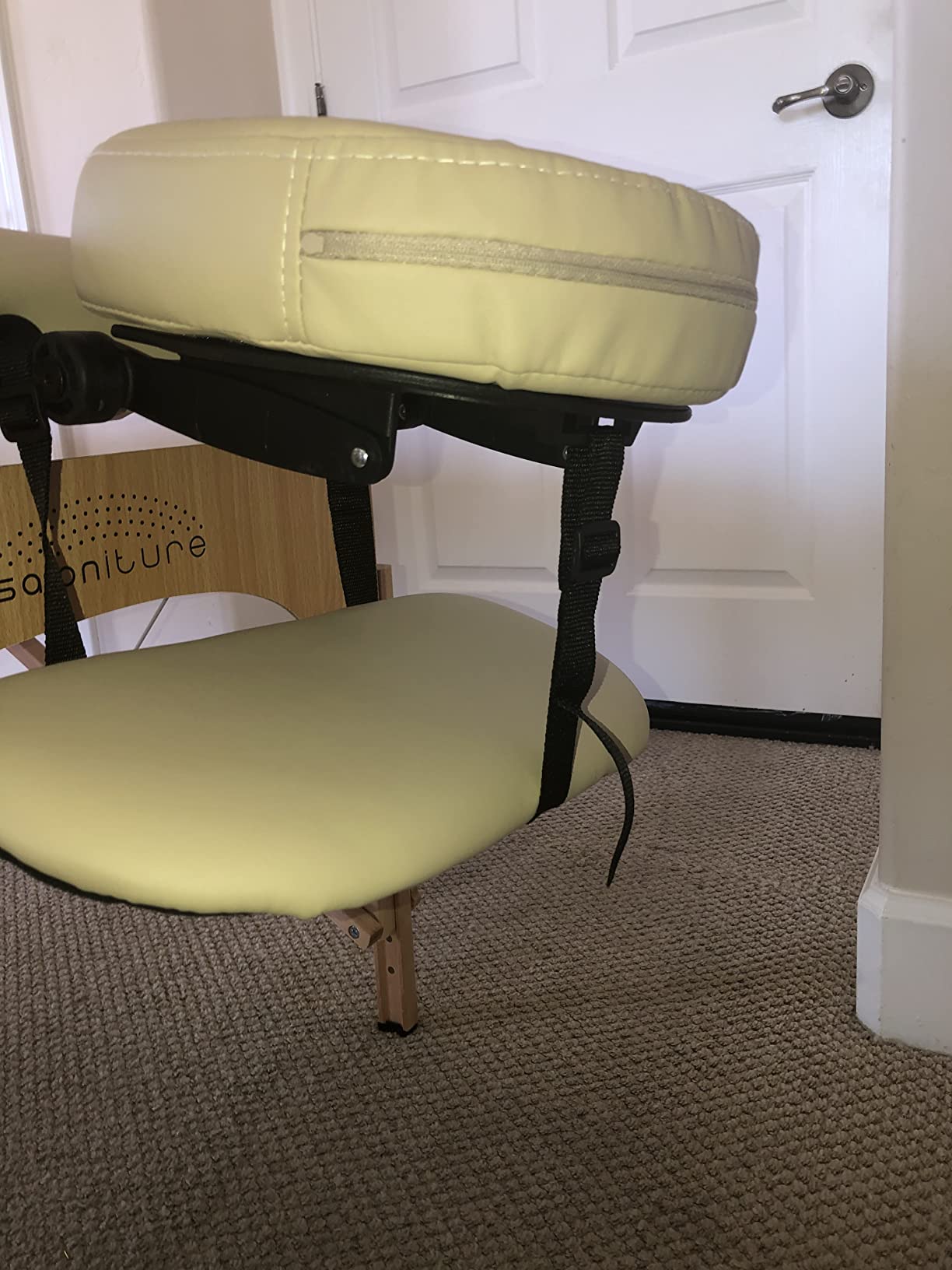 Saloniture Professional Portable Folding Massage Table with Carrying Case customer photo 1