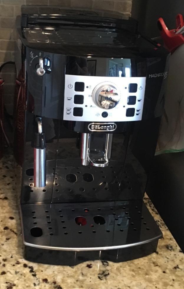 Delonghi ECAM22110B Super Automatic Espresso, Latte and Cappuccino Machine, Black customer photo 2