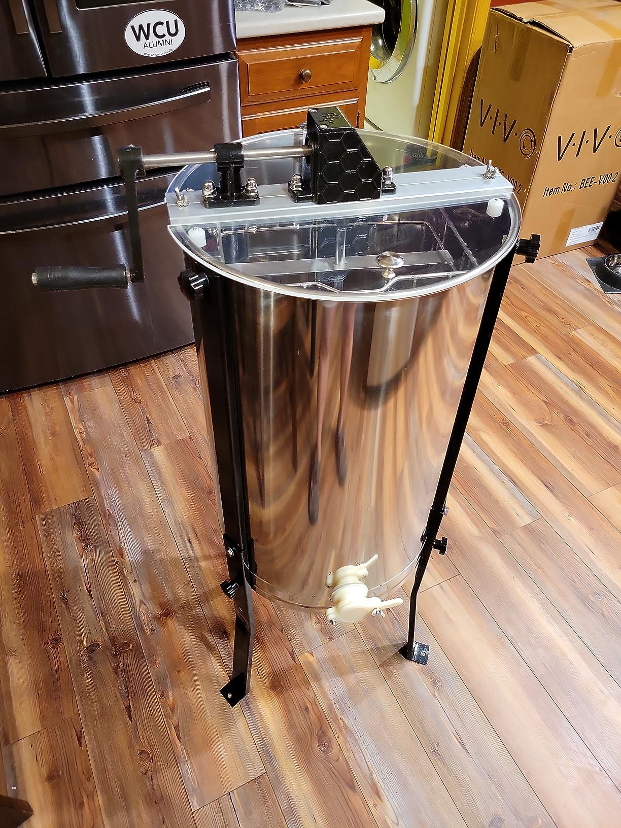 VIVO BEE-V003D Honey Extractor, 3 Frame | Food Grade Stainless Steel, Manual Crank, Honeycomb Drum Spinner, Transparent Lid customer photo 1