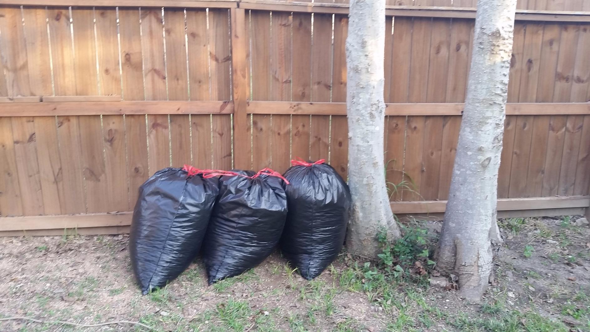BLACK+DECKER Electric Leaf Blower, Leaf Vacuum and Leaf Mulcher, 3-in-1 300 CFM 210 MPH 12-Amp Handheld Lightweight Corded Electric Combo Kit (BV3100) customer photo 1