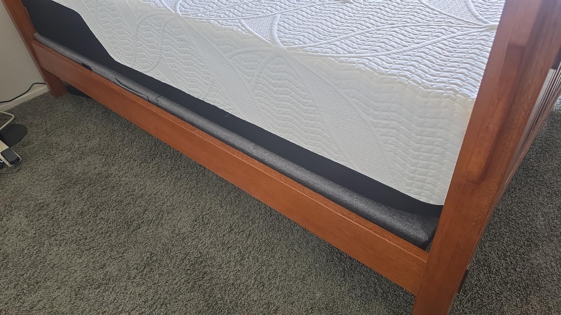 COOL GEL Memory Foam 10-Inch Mattress, CertiPUR-US Certified, Mattress in a Box, Queen, White customer photo 1