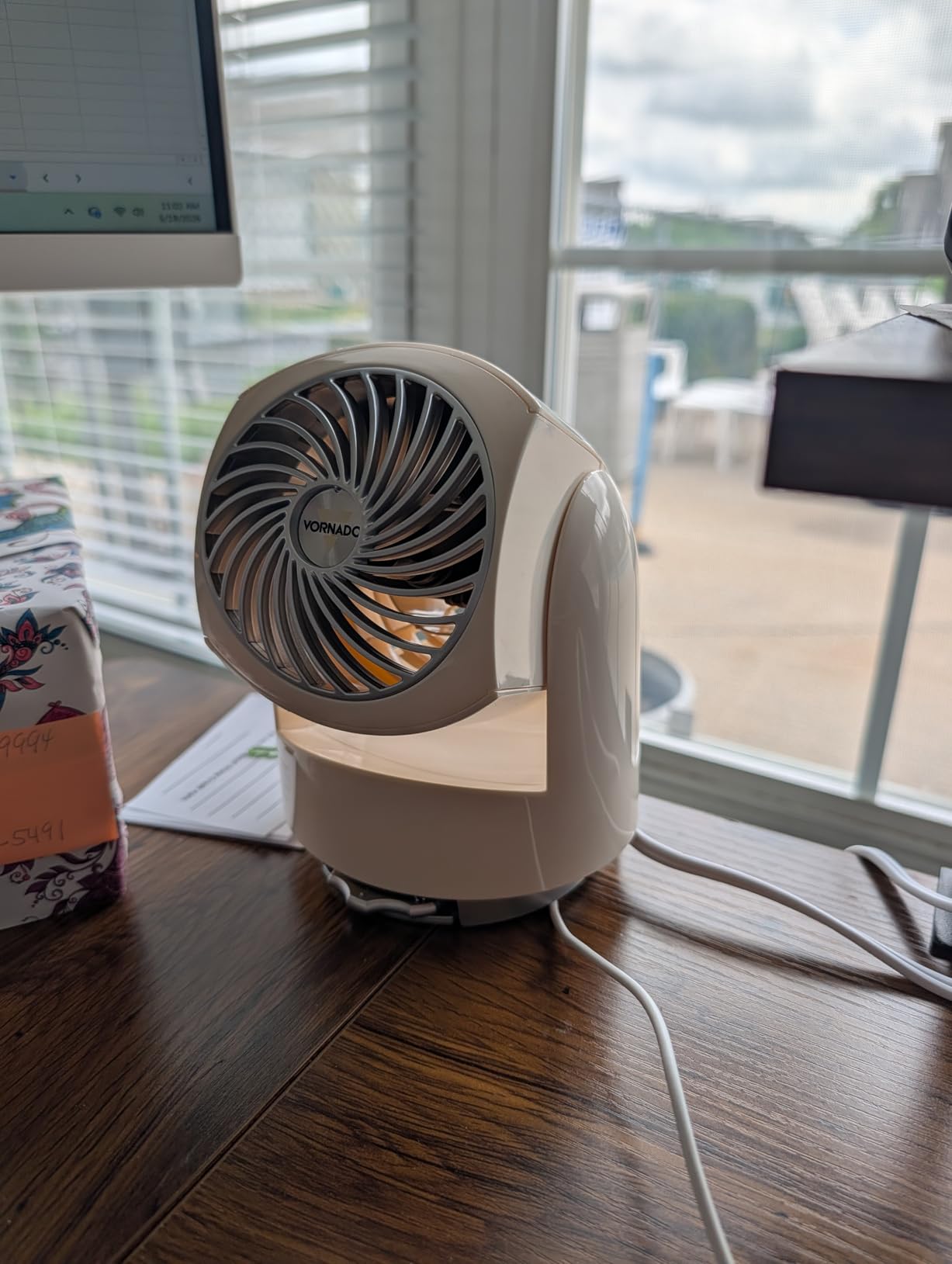 Vornado Flippi V6 Compact Air Circulator Fan, Quiet Portable Travel Fan for Office or Bedroom, Adjustable Head, 2 Speeds, Vintage White customer photo 1