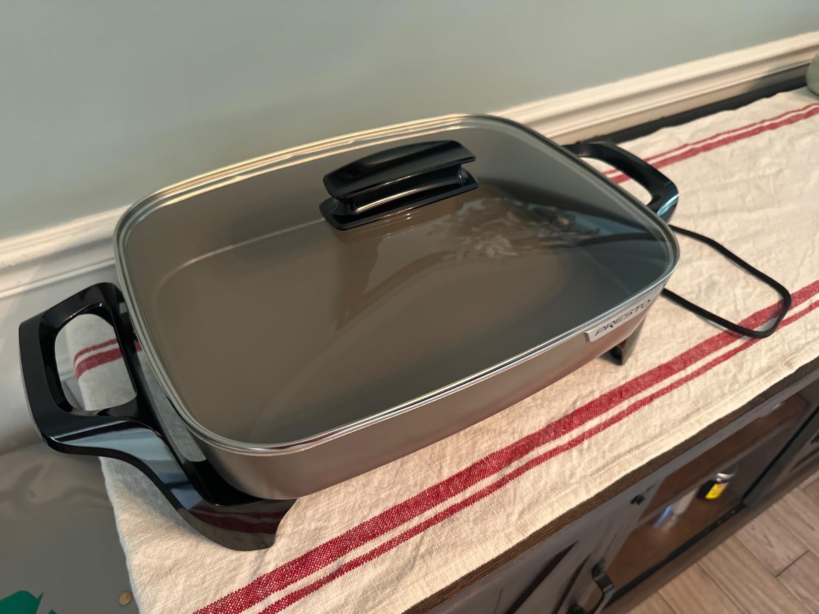 Presto 06856 16-Inch Ceramic Electric Skillet, Grey customer photo 1