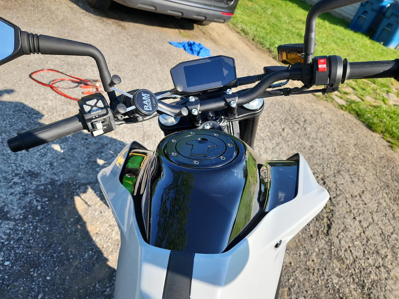 RAM MOUNTS X-Grip Large Phone Mount with Tough-Claw Clamp Base, Universal Handlebar & Rail Mount for Motorcycles, Bikes, Kayaks & Bars RAM-HOL-UN10-400U customer photo 1