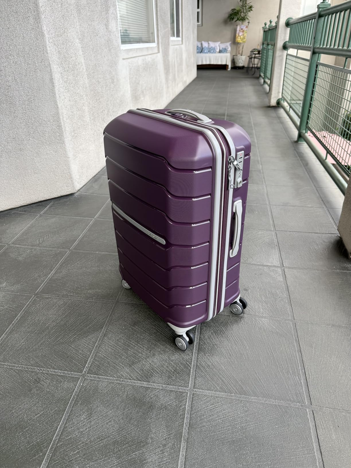 Samsonite Freeform Large Checked Luggage with Dual 360 Spinner Wheels - TSA Lock, Airline-Approved - Lightweight Durable Polypropylene Expandable Hardshell - Black customer photo 1