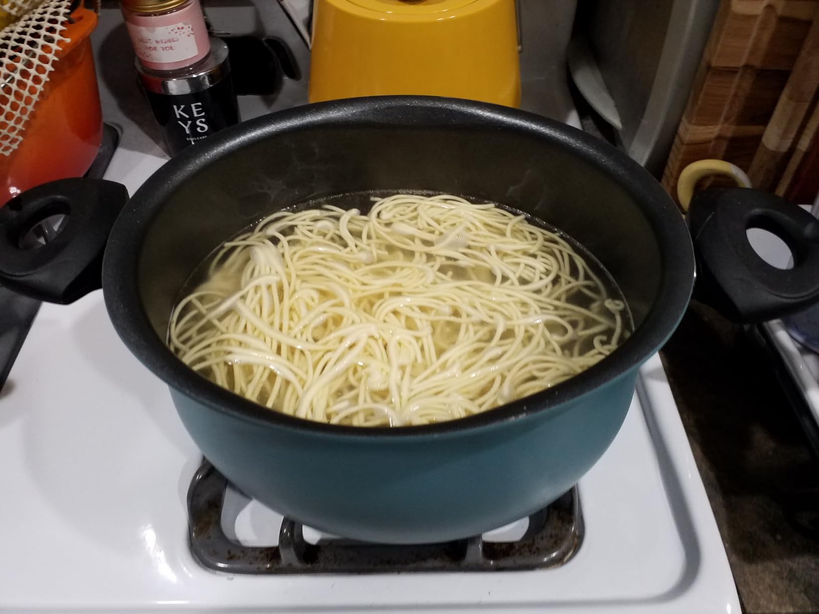 Philips Kitchen Appliances Compact Pasta and Noodle Maker, Viva Collection, Comes with 3 Default Classic Pasta Shaping Discs, Fully Automatic, Recipe Book, Small, Black (HR2371/05) customer photo 1