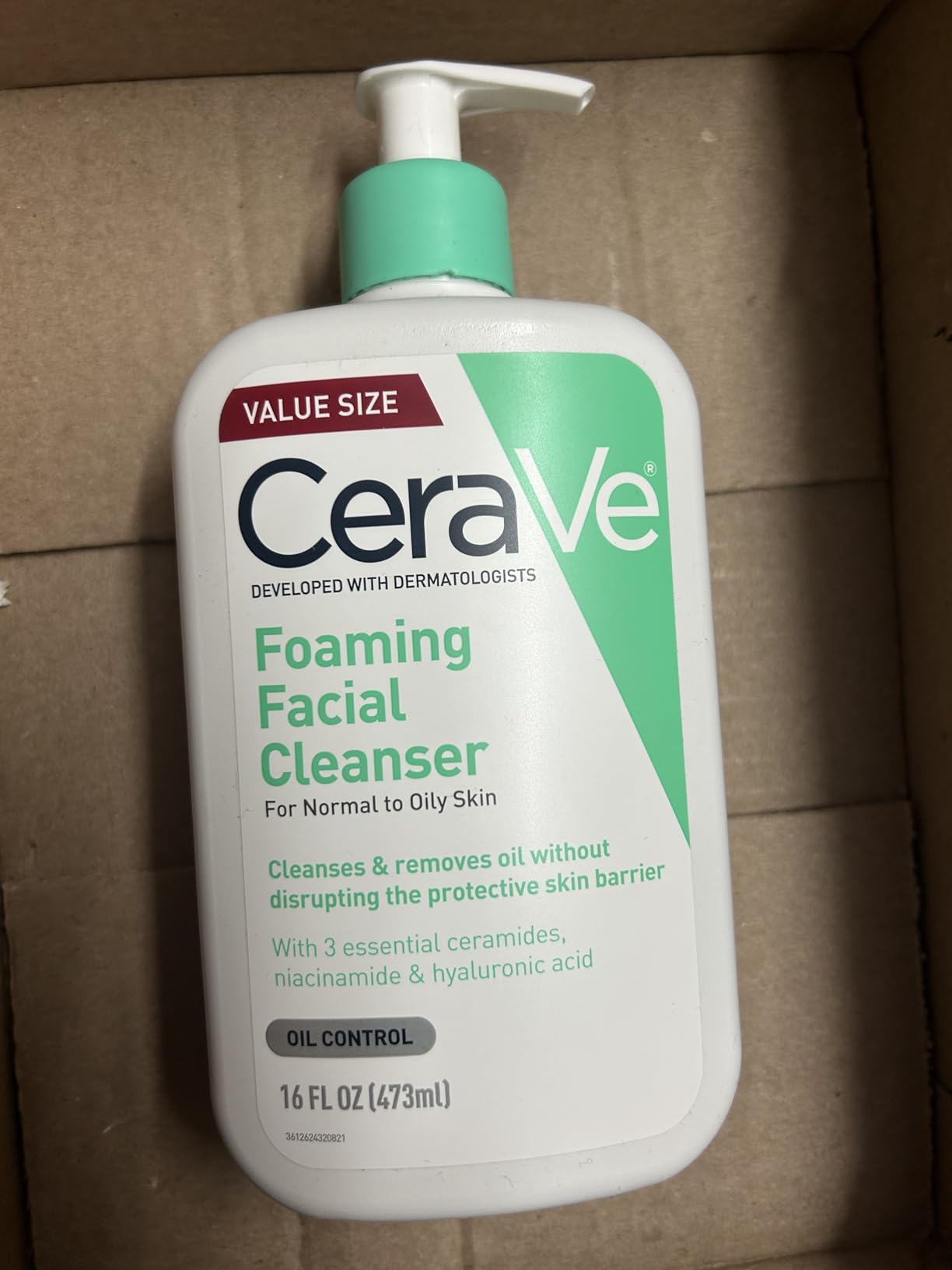CeraVe Foaming Facial Cleanser, Daily Face Wash for Oily Skin, Hyaluronic Acid + Ceramides + Niacinamide, Fragrance Free, Non-Drying Oil Control Face Wash, 16 Fluid Ounces customer photo 2