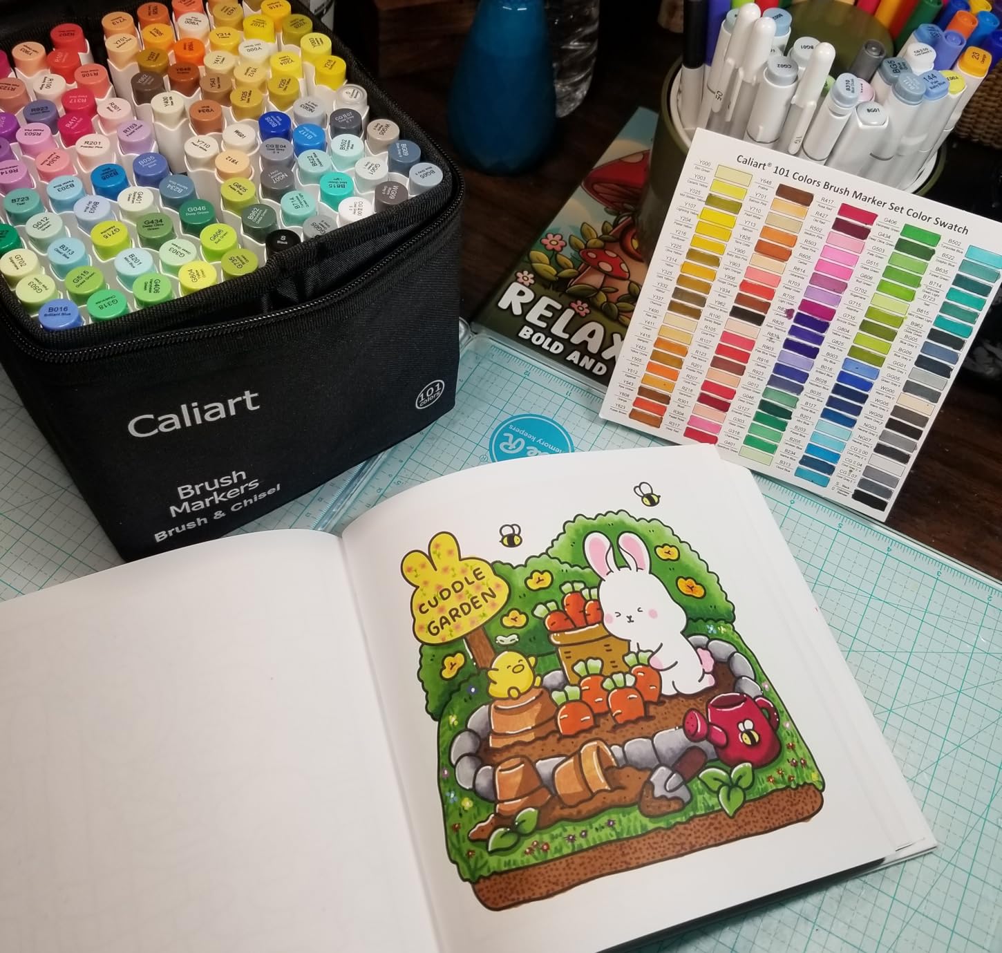 Caliart Markers, 100 Colors Dual Tip Art Markers Sketch Pens Permanent Alcohol Based, with Case for Adults Artists Drawing Illustration Sketching Coloring (White Barrel) customer photo 1