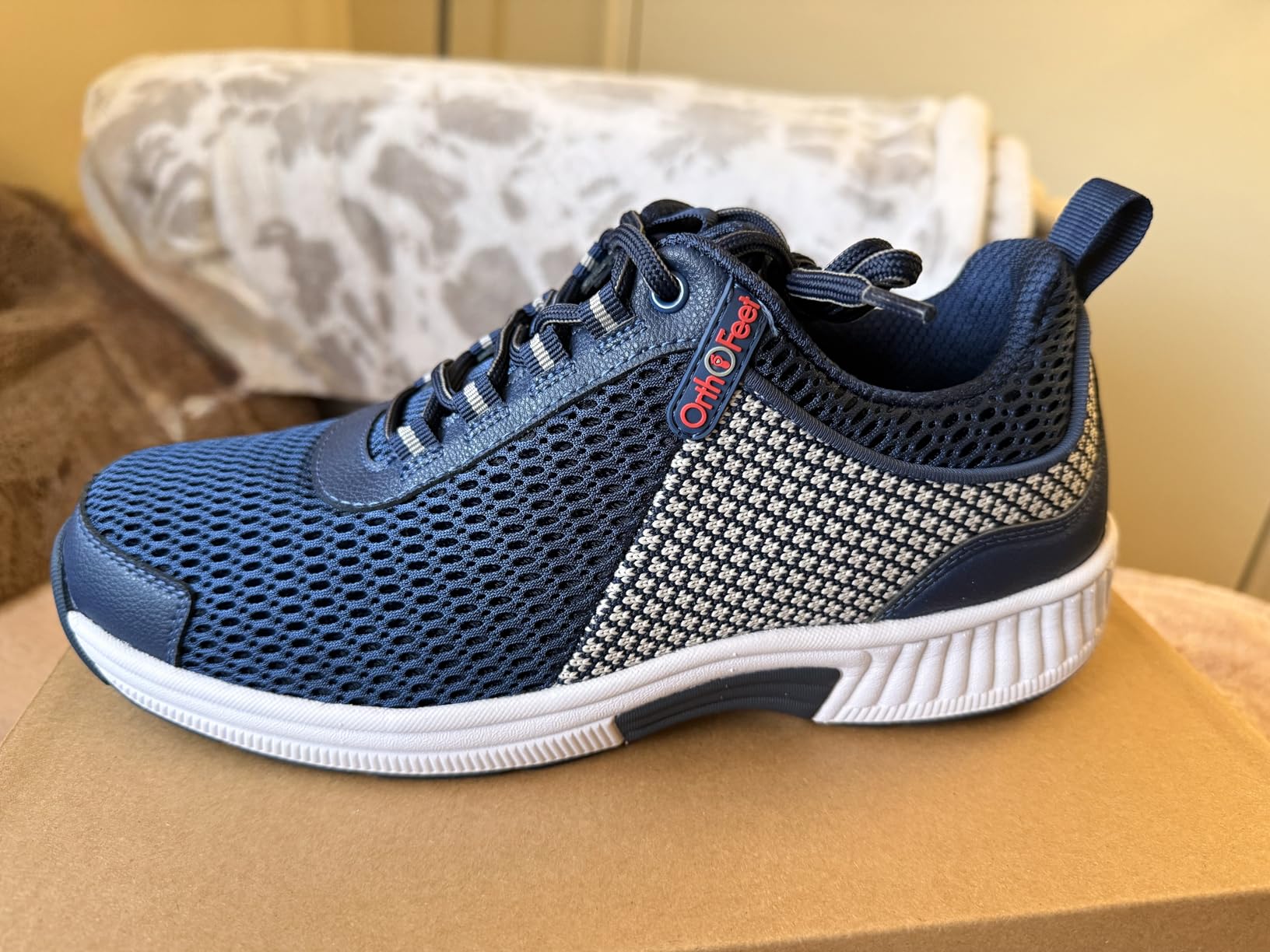 Orthofeet Men's Orthopedic Edgewater Stretch Knit Walking Sneaker customer photo 1