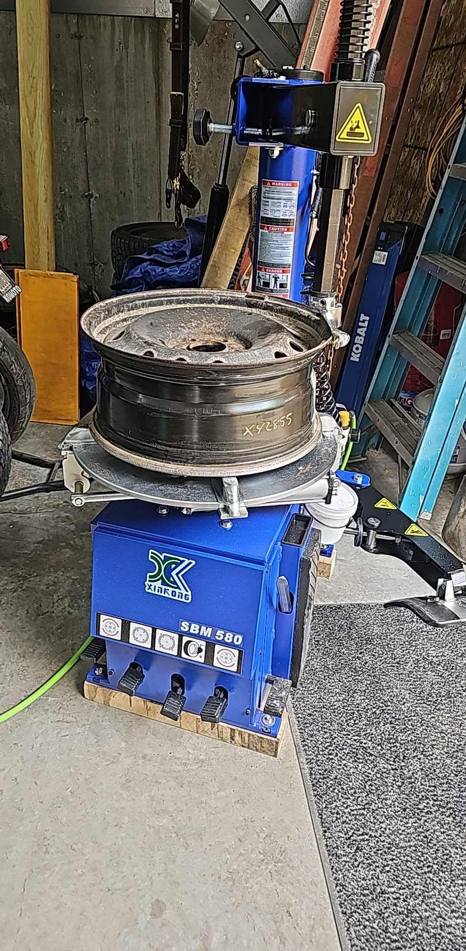 XK 2.0 Horsepower Tire Machine Tire Changer Wheel Changers Machine Balancer Rim Clamp Combo 580-690 with 36 Month Parts Replacement customer photo 1