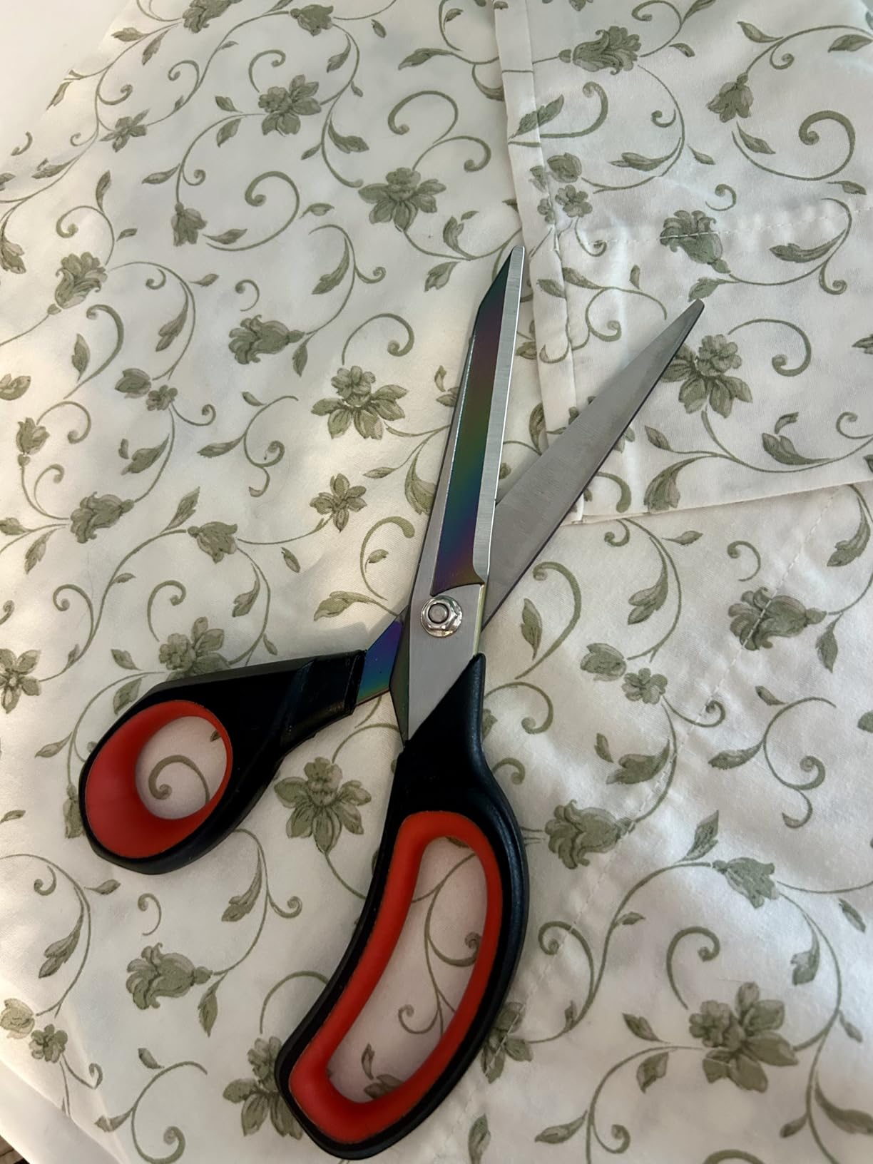 LIVINGO Premium Tailor Scissors Heavy Duty Multi-Purpose Titanium Coating Forged Stainless Steel Sewing Fabric Leather Dressmaking Comfort Grip Shears Professional Crafting (9.5 INCH) customer photo 1