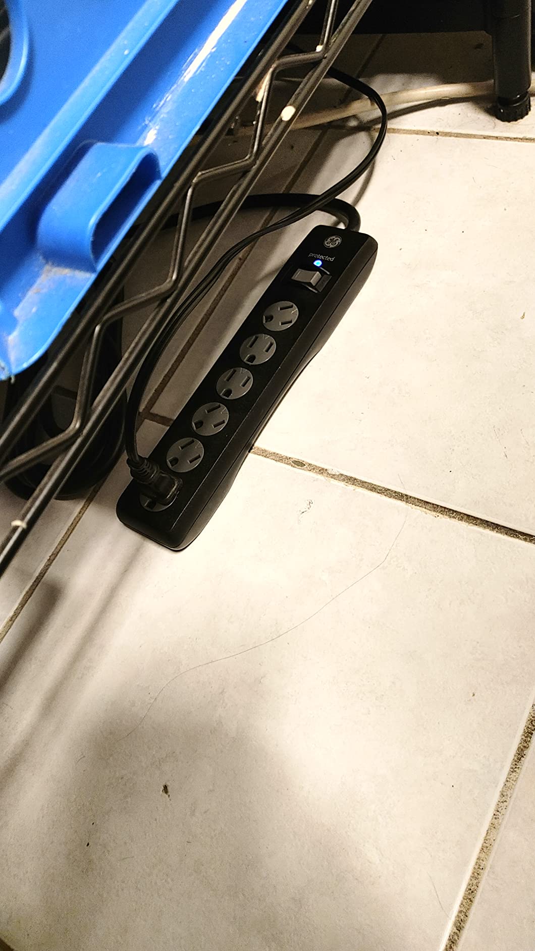 GE 6-Outlet Surge Protector, 10 Ft Extension Cord, Power Strip, 800 Joules, Twist-to-Close Safety Covers, Protected Indicator Light, ETL Listed, Black, 37442 customer photo 2