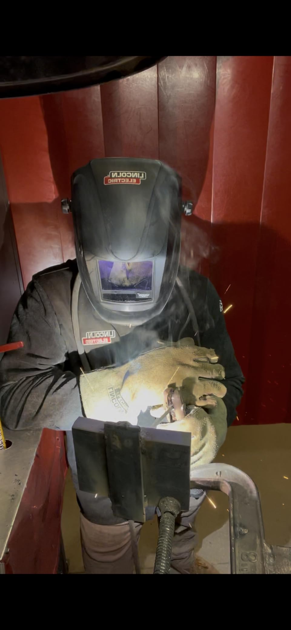 Lincoln Electric Heavy Duty MIG/Stick Welding Gloves | Heat Resistant & Durabilty | XL | K4082-XL,Black/Tan customer photo 1