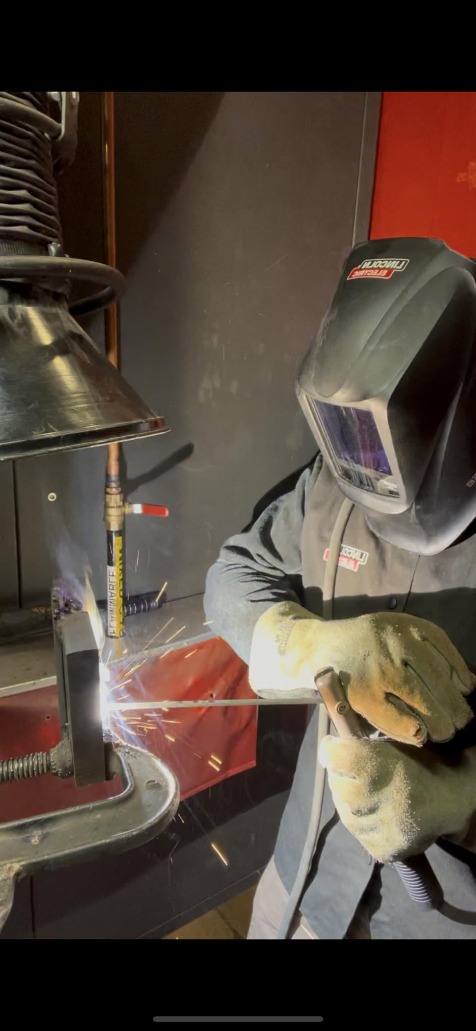 Lincoln Electric Heavy Duty MIG/Stick Welding Gloves | Heat Resistant & Durabilty | XL | K4082-XL,Black/Tan customer photo 2