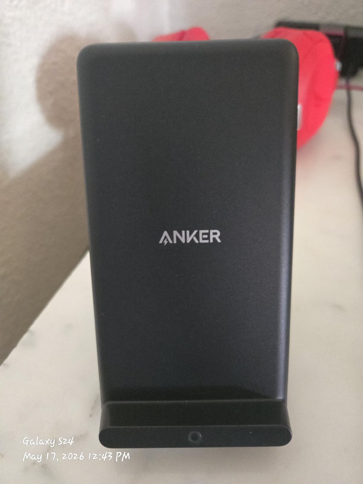 Anker 313 Wireless Charger (Stand), Qi-Certified for iPhone 17/17/17 Pro/17 Pro Max/15/14/13, 10W Fast-Charging Galaxy S23 S22 S21(No AC Adapter) customer photo 2