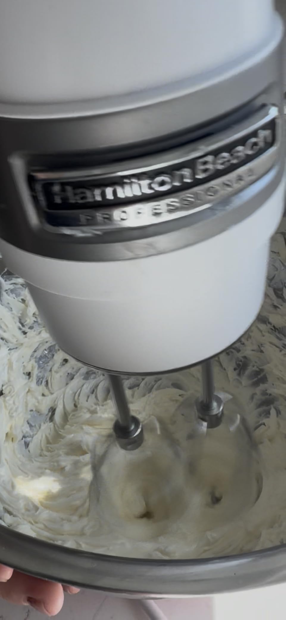Hamilton Beach Professional 5-Speed Electric Hand Mixer with High-Performance DC Motor, Slow Start, Snap-On Storage Case, Stainless Steel Beaters & Whisk, Black (62651) customer photo 1