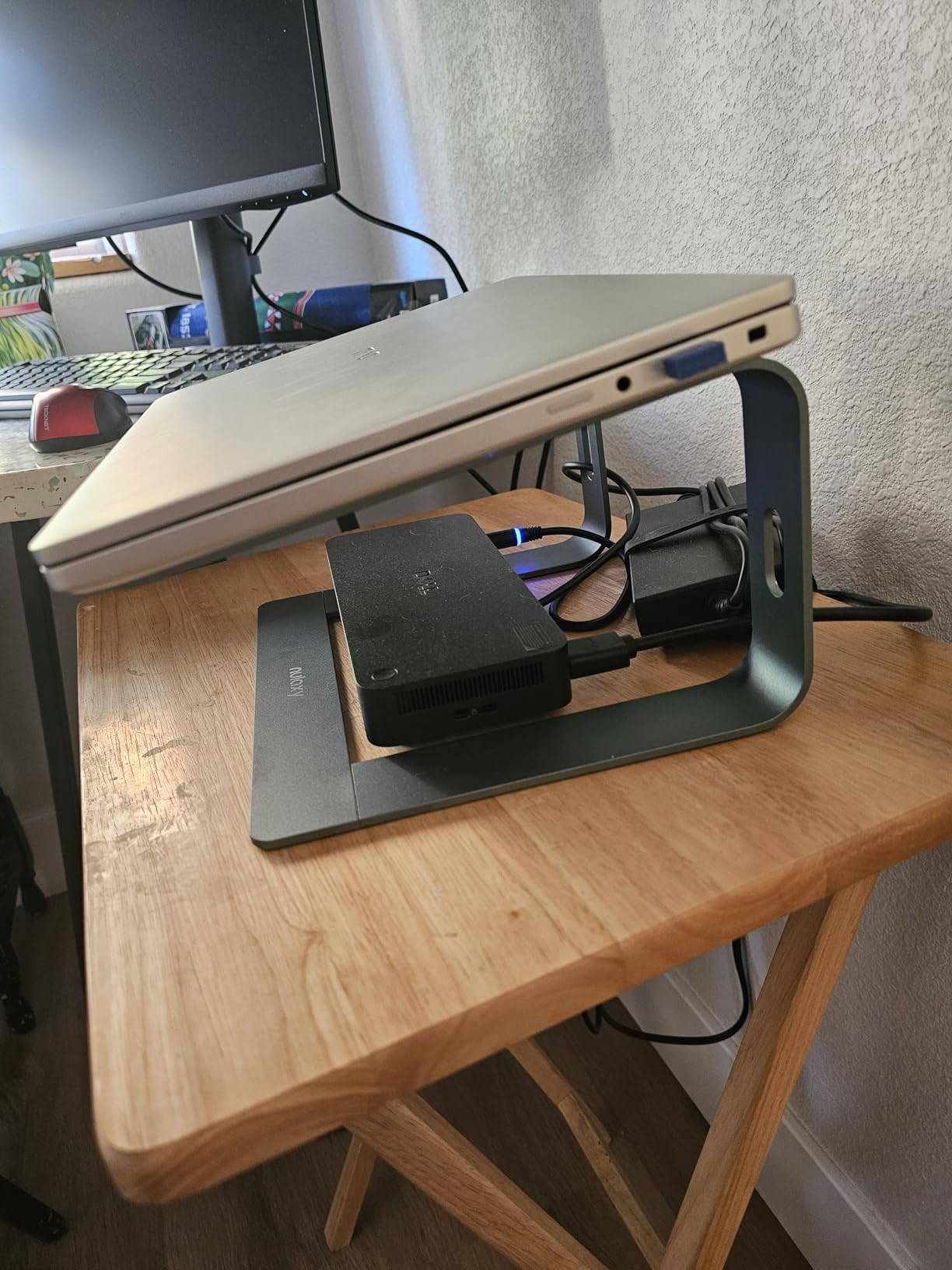 Nulaxy All-Aluminum Laptop Stand for Desk, Ergonomic Detachable Ventilated Cooling Computer Riser, Anti-Slip Design Notebook Holder Compatible with All 10-16 inch Laptops (MacBook, Dell XPS, HP, Lenovo) customer photo 2