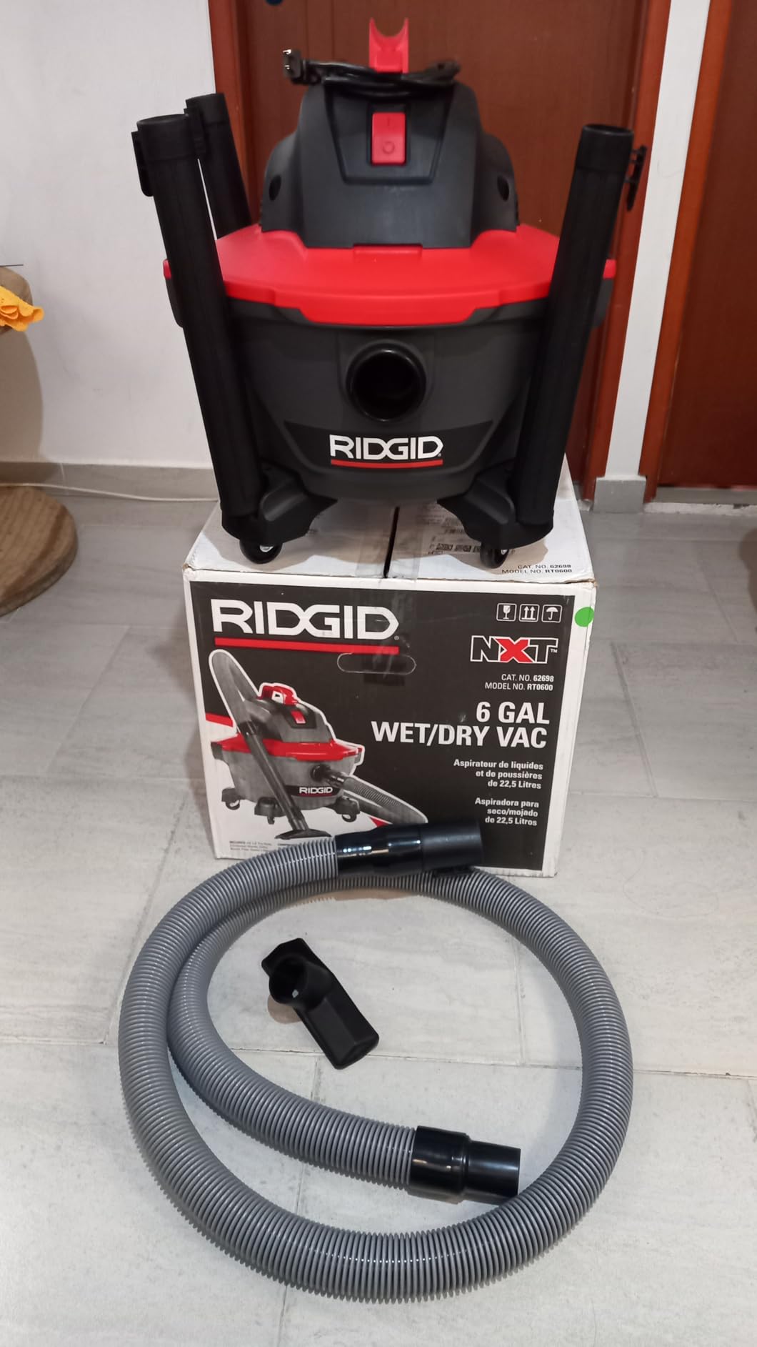 62698 RT0600 NXT 6-Gal. Wet Dry Shop Vacuum with Casters, 4.25 Peak HP Motor, and Pro Locking Hose, Dark Gray and Red customer photo 1