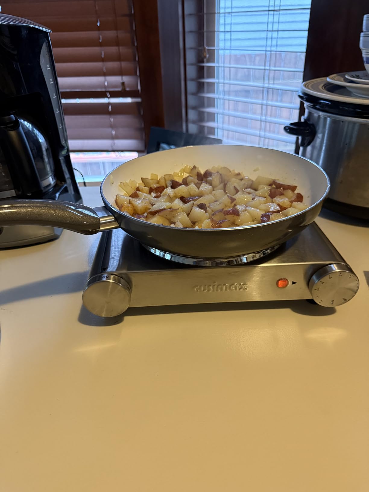 CUSIMAX Electric Burner Hot Plate for Cooking Cast Iron hot plates, Adjustable Temperature Control, Non-Slip Rubber Feet Stainless Steel Easy to Clean, Your Kitchen Assistant customer photo 1