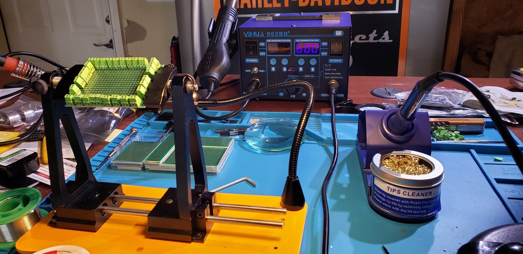 YIHUA 862BD+ SMD ESD Safe 2 in 1 Soldering Iron Hot Air Rework Station F/C with Multiple Functions customer photo 1