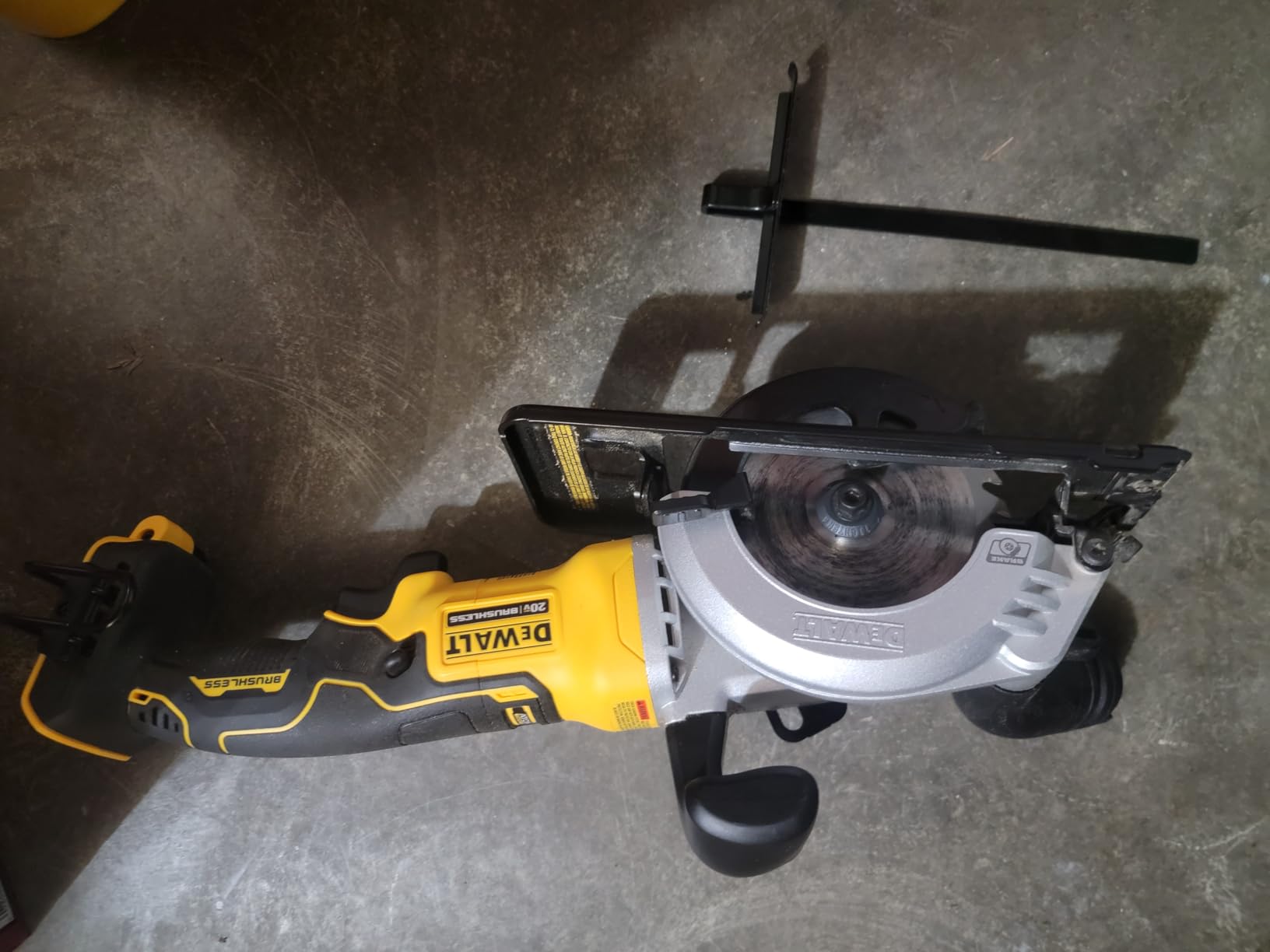 DEWALT ATOMIC 20V MAX Circular Saw, 4-1/2-Inch (DCS571B) customer photo 1