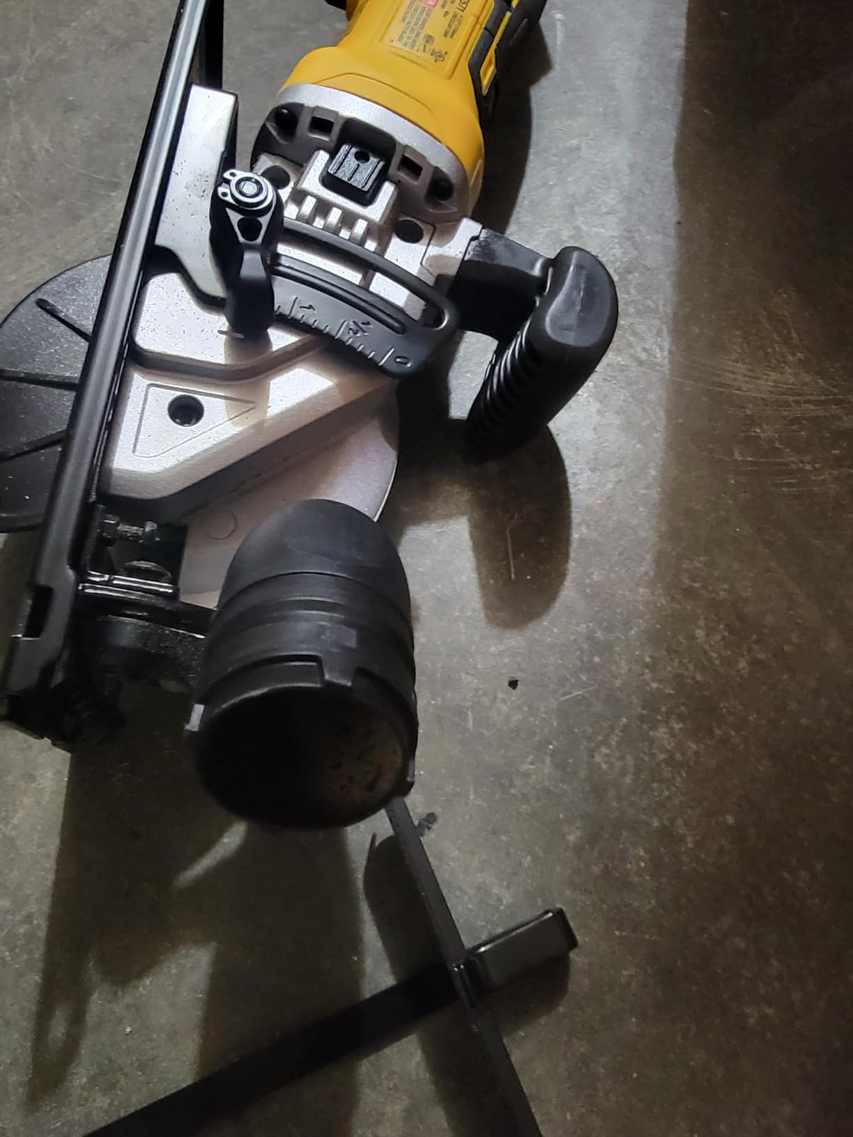 DEWALT ATOMIC 20V MAX Circular Saw, 4-1/2-Inch (DCS571B) customer photo 2