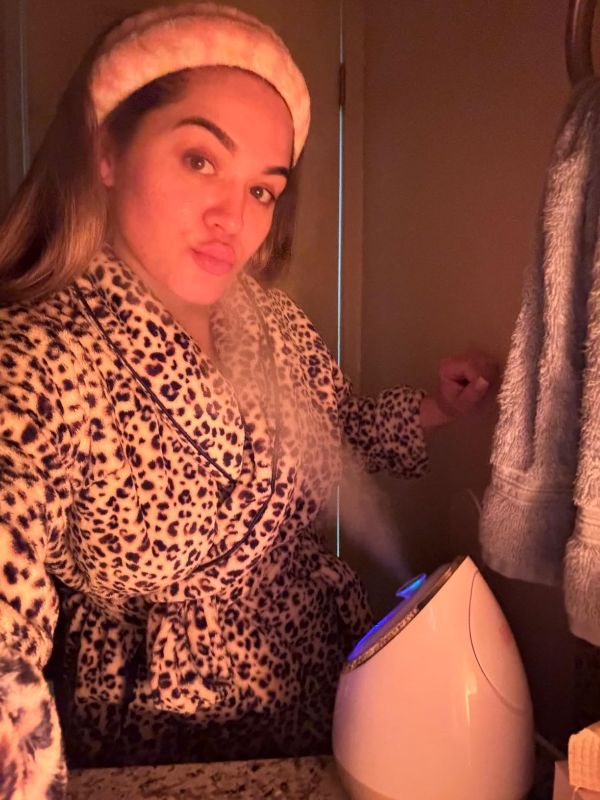 Vanity Planet Aira Ionic Facial Steamer - Face Steamer for Facial Deep Cleaning, Moisturizing - Steamer for Face with Adjustable Nozzle, Water Tank and 3 Essential Oil Baskets (Beige) customer photo 1
