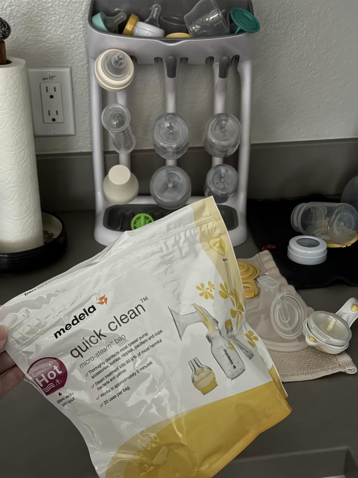 Medela Quick Clean Microwave Sterilizer Bags for Bottles and Breast Pump Parts, Reusable Up to 20 Times Per Bag, Pack of 12 customer photo 1