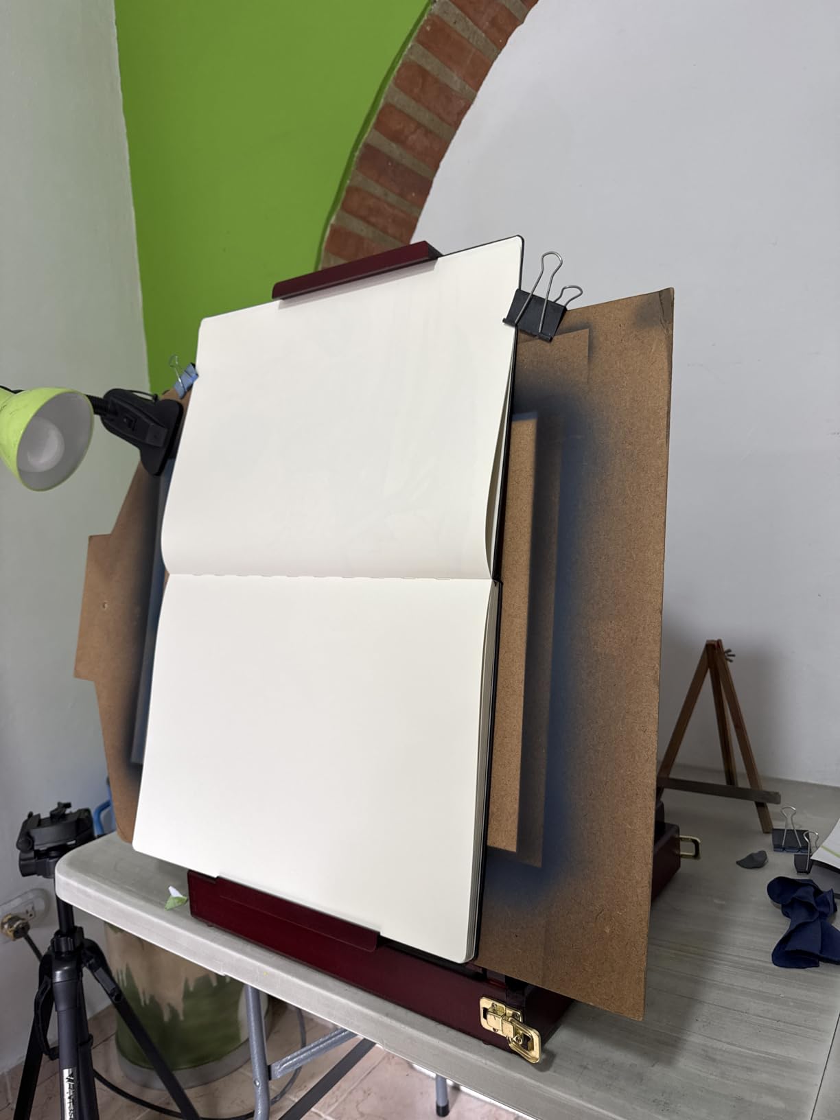 MEEDEN Studio Sketchbox Table Easel with Metal Lined Drawer - Adjustable Solid Beech Wood Tabletop Easel & Sketchbox Artist Easel with Storage, for Studio or Plein Air - Holds canvases up to 34