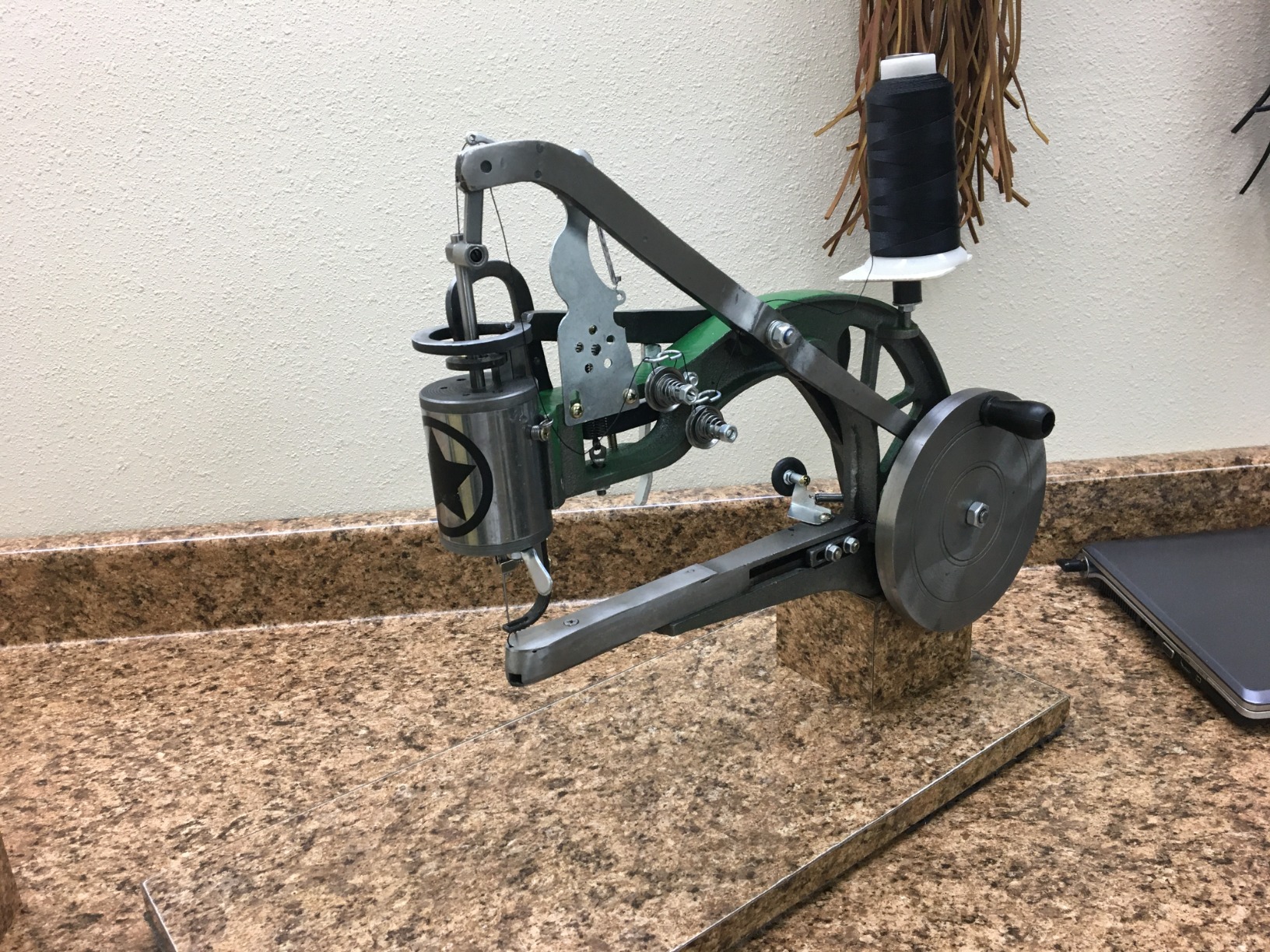 The New Cobbler Machine 10 -Bearings, Shoe Repair Hand Leather Sewing Machine, Shoe Cobbler Machine with Nylon Line, Manual Mending for Leather/Shoes/Bags/Clothes/Quilts/Coats/Trousers customer photo 1