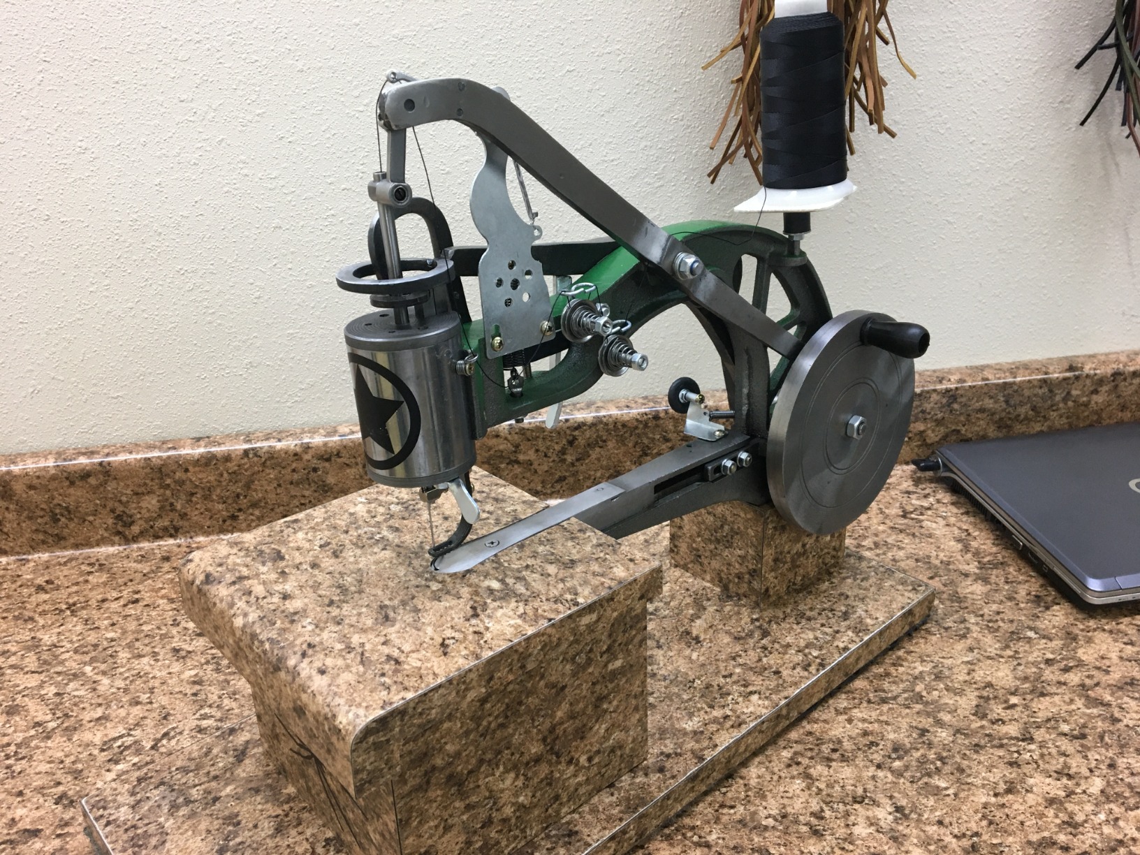 The New Cobbler Machine 10 -Bearings, Shoe Repair Hand Leather Sewing Machine, Shoe Cobbler Machine with Nylon Line, Manual Mending for Leather/Shoes/Bags/Clothes/Quilts/Coats/Trousers customer photo 2