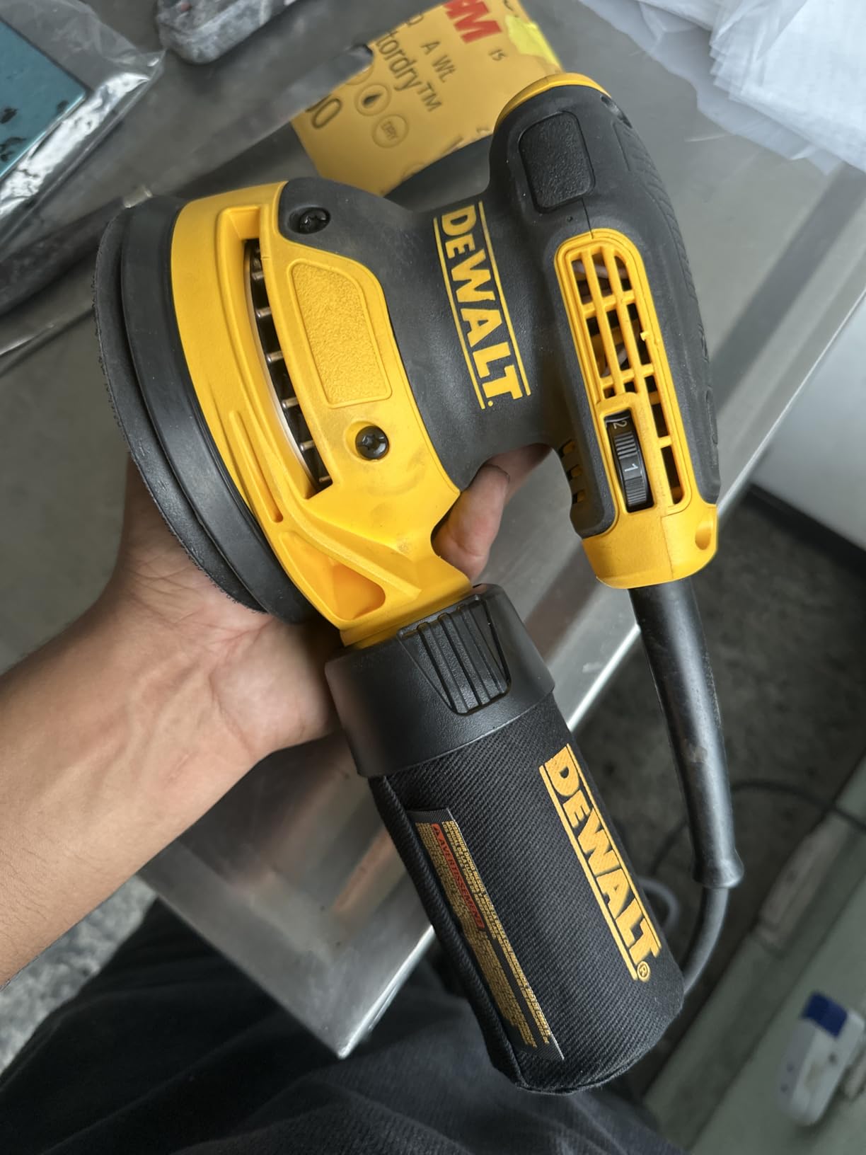 DEWALT Random Orbit Sander, Variable Speed, 5-Inch (DWE6423), Power Source Corded Electric customer photo 2