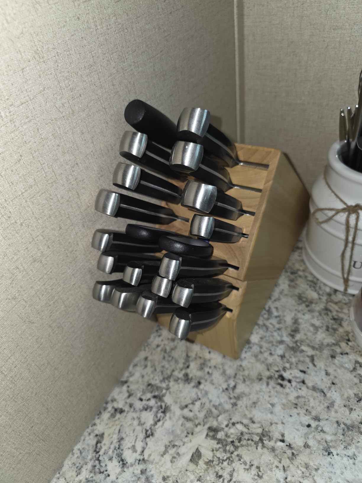 HENCKELS Statement Razor-Sharp 20-Piece Knife Set with Block, Chef Knife, Bread Knife, German Engineered Knife Informed by over 100 Years of Mastery customer photo 2