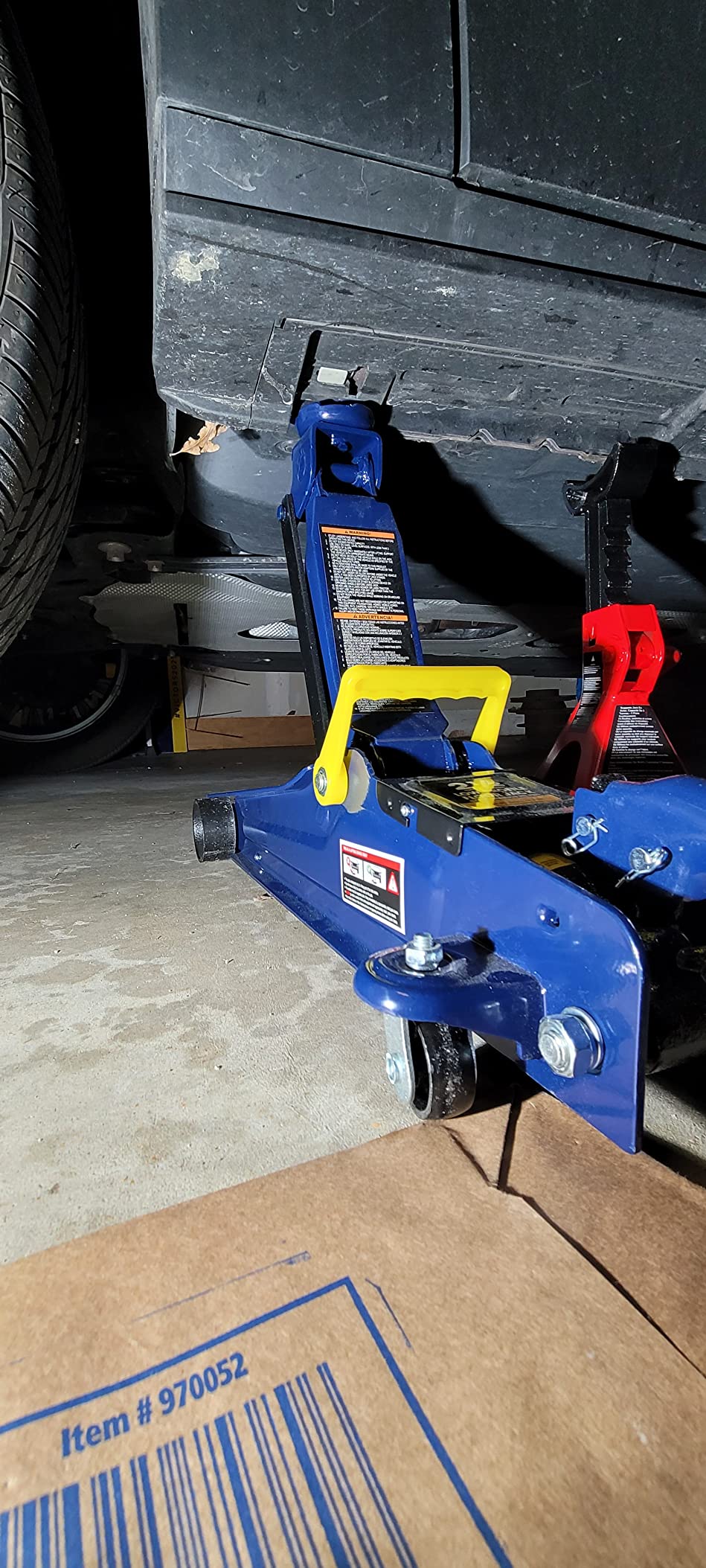 TCE TCET825051 Torin Hydraulic Low Profile Trolley Service/Floor Jack with Single Piston Quick Lift Pump, 2.5 Ton (5,000 lb) Capacity, Blue customer photo 2