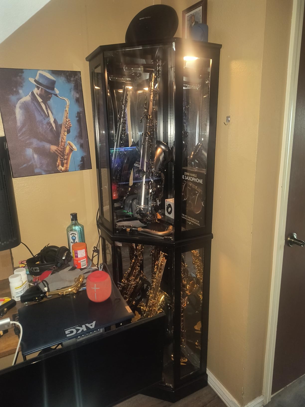 BELLEZE Lighted Corner Display Curio Cabinet Wooden Curved Shelving Unit with Tempered Glass Door, Bar and Liquor Storage Area with 6 Shelves - Ashfield (Cherry) customer photo 2