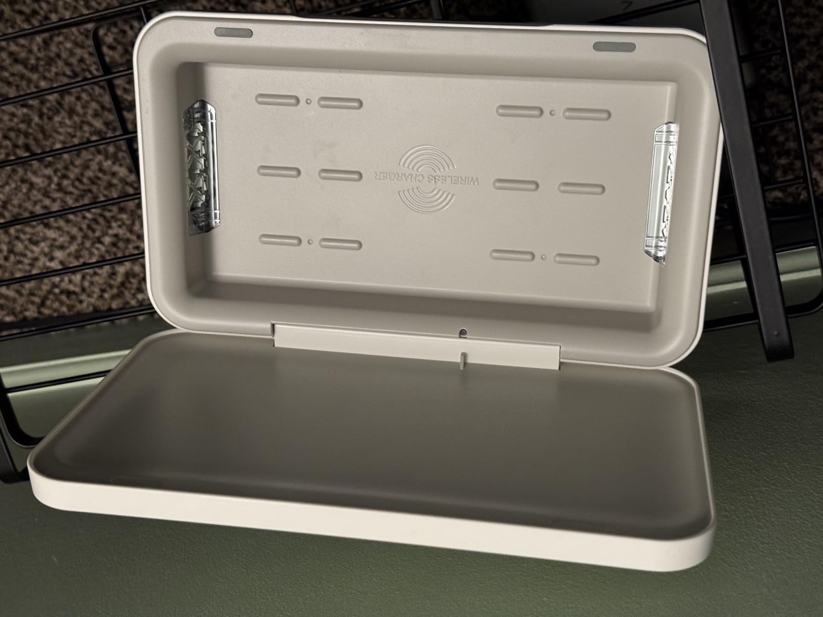 Samsung Electronics Qi Wireless Charger and UV Sanitizer - US Version customer photo 1