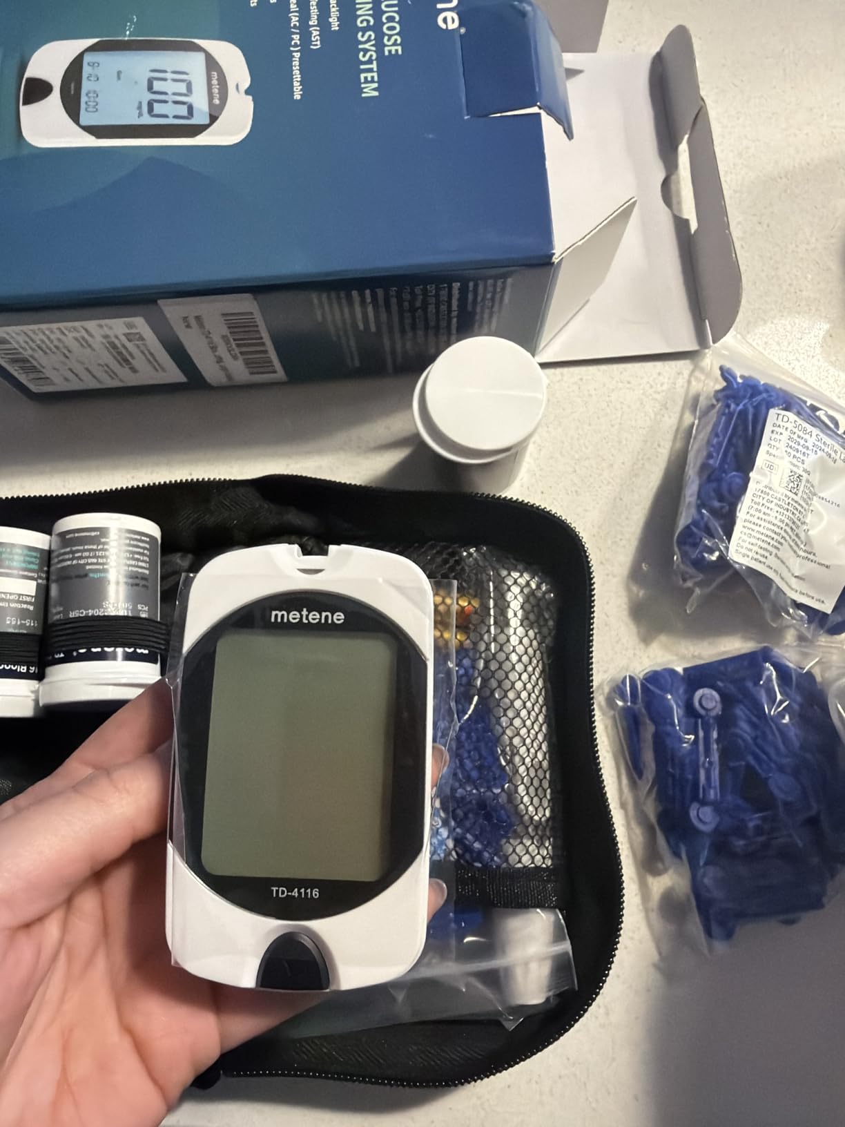 Metene TD-4116 Blood Glucose Monitor Kit, 100 Glucometer Strips, No Coding | 100 Lancets & Control Solution & Lancing Device customer photo 2