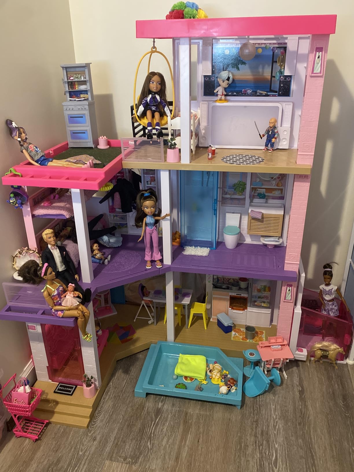 Barbie Dreamhouse Dollhouse Playset customer photo 2