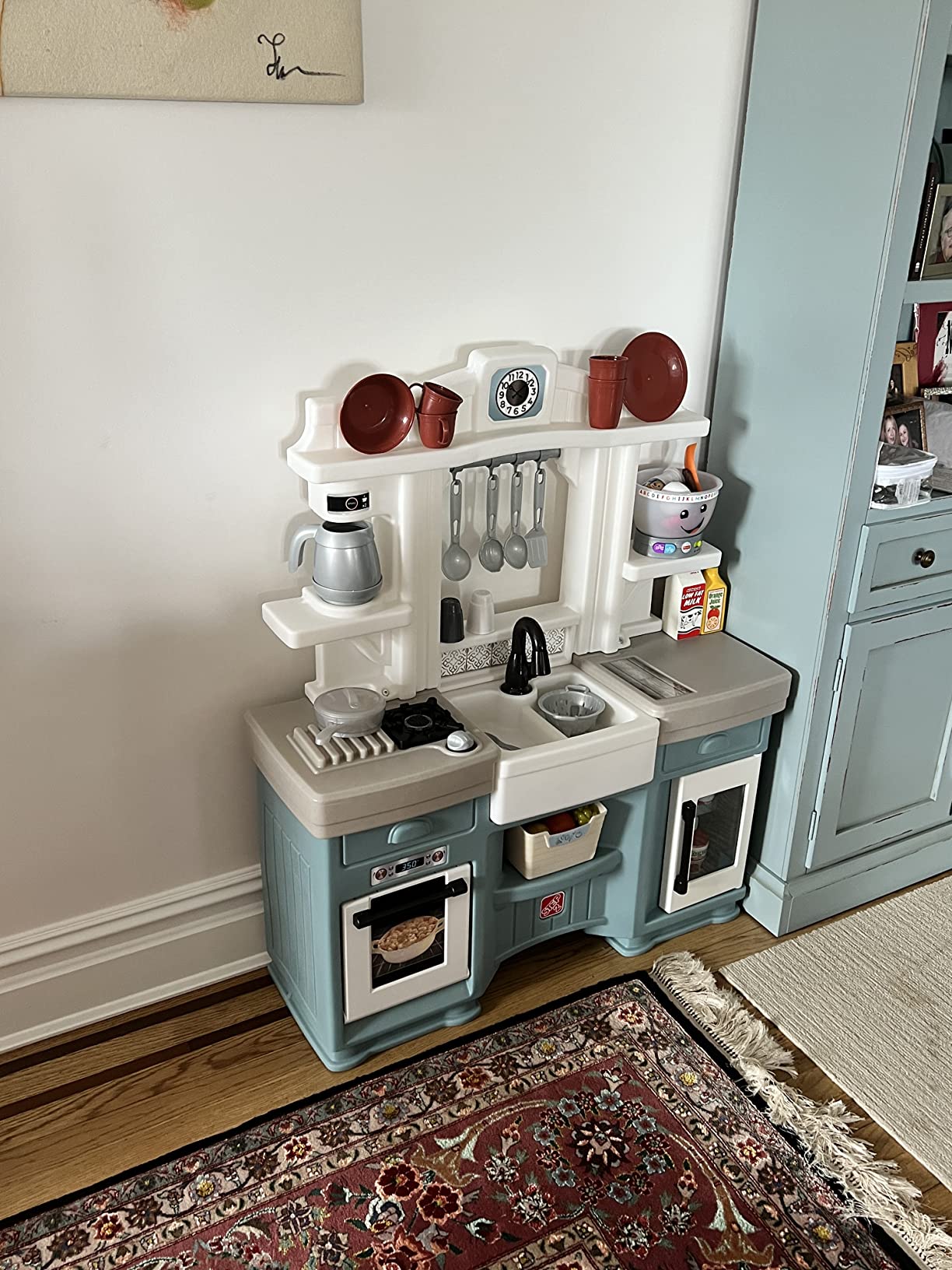Step2 Timeless Trends Kids Kitchen Playset, Indoor/Outdoor Kitchenette, Interactive Play with Lights and Sounds, Made of Durable Plastic, Includes 21 Piece Toy Accessories, for Toddlers 2+ Years Old customer photo 1