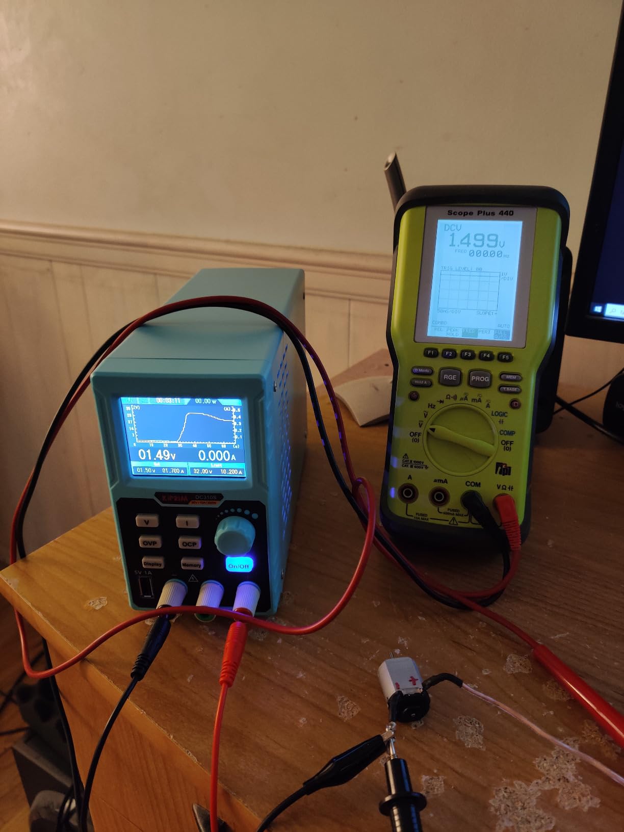 Programmable DC Power Supply (0-30 V 0-10 A) 110V Input High Precision 4-Digit Multiple Protection with PC Software and USB Charging customer photo 1